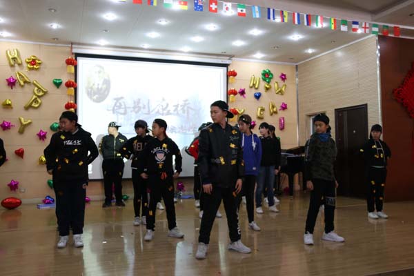 ��Ӣ����˫�ﲿ�����Ļ��ڱ�Ļʽ��Ԫ��������