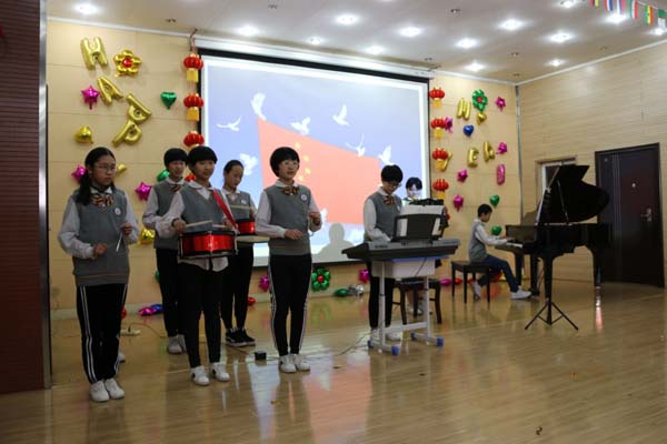 ��Ӣ����˫�ﲿ�����Ļ��ڱ�Ļʽ��Ԫ��������