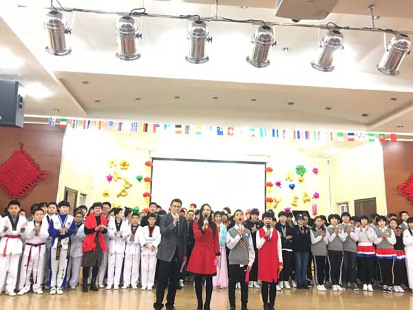 ��Ӣ����˫�ﲿ�����Ļ��ڱ�Ļʽ��Ԫ��������