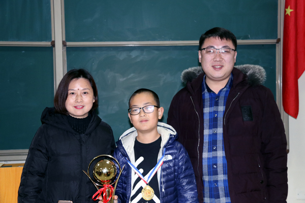 ��Уѧ���μӡ����Ѻͺɡ�Χ�������Ѽ�