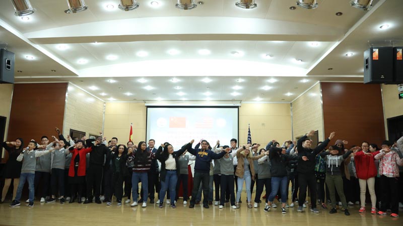 ��Ӣδ��ѧУ����������������˹������У�������Ѻ�ѧУǩԼ��ʽ